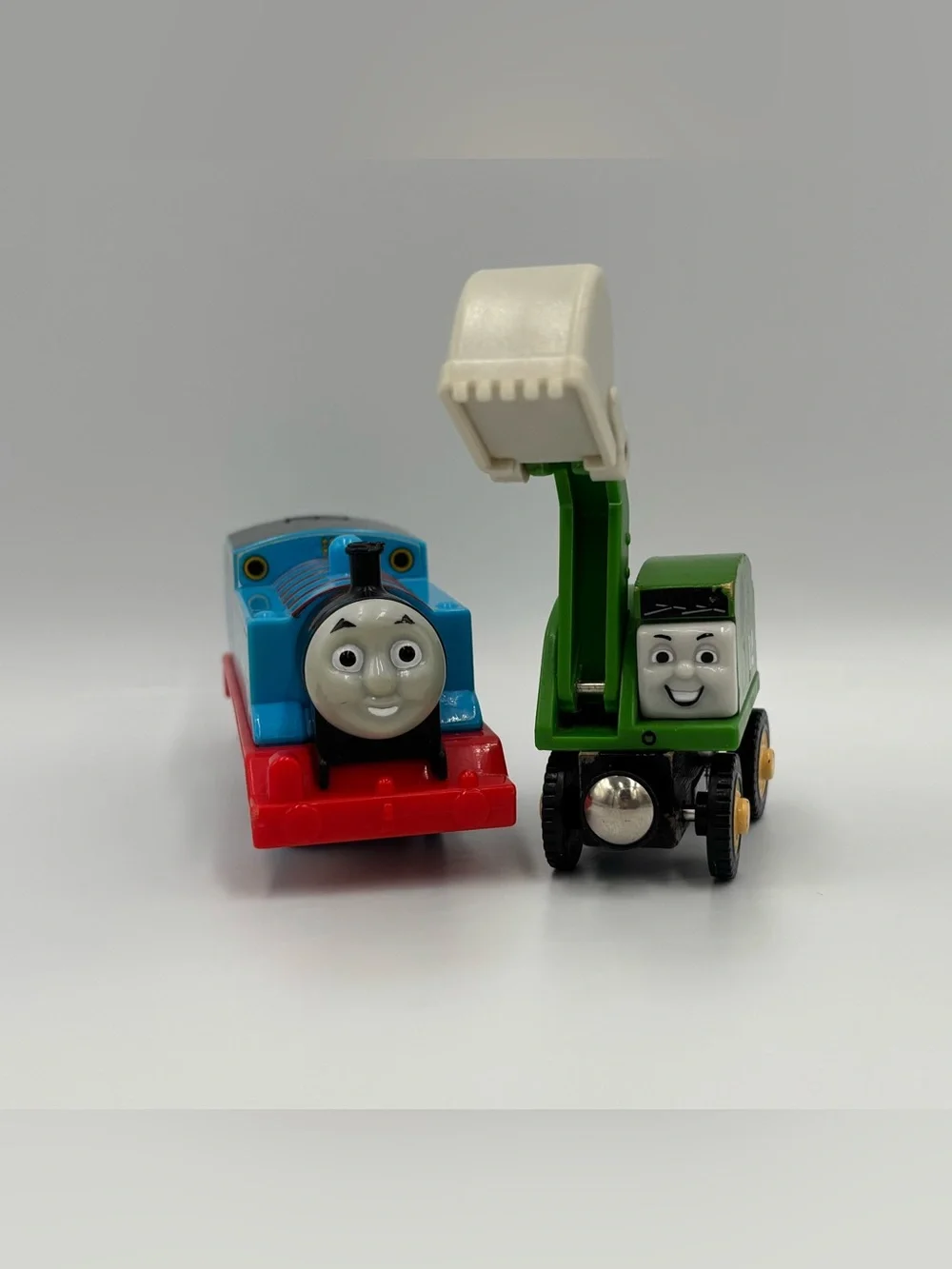 RARE Y2K Thomas & Friends Motorized Thomas & Alfie the Excavator Train Toy Lot
